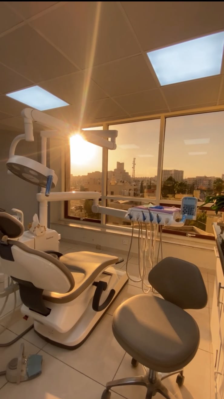 عيادة أسنان حديثة في عمان